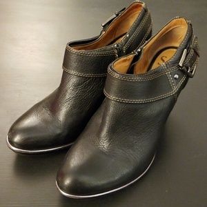 EUC Söfft leather heeled booties